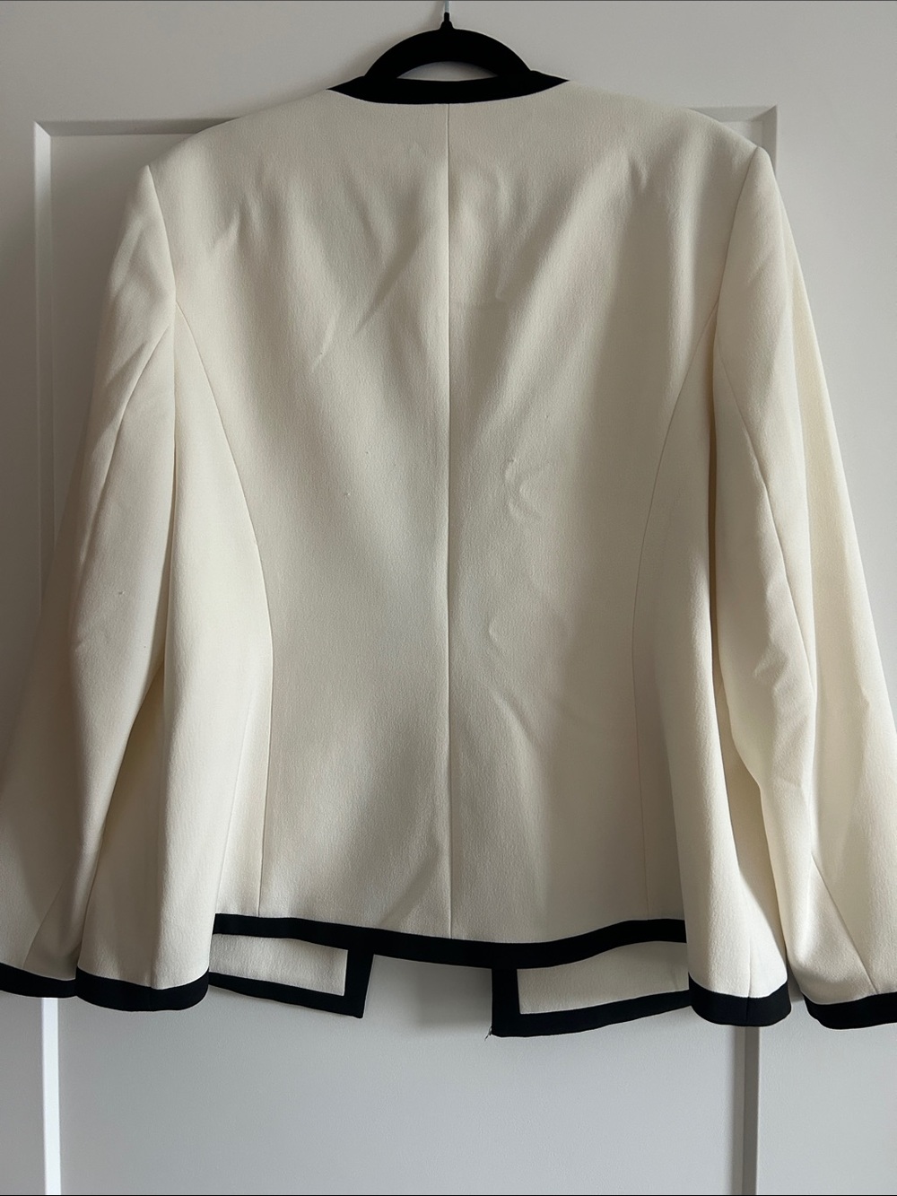 Kasper Ivory Blazer with Black Trim and Silver Buttons - Picture 3 of 4